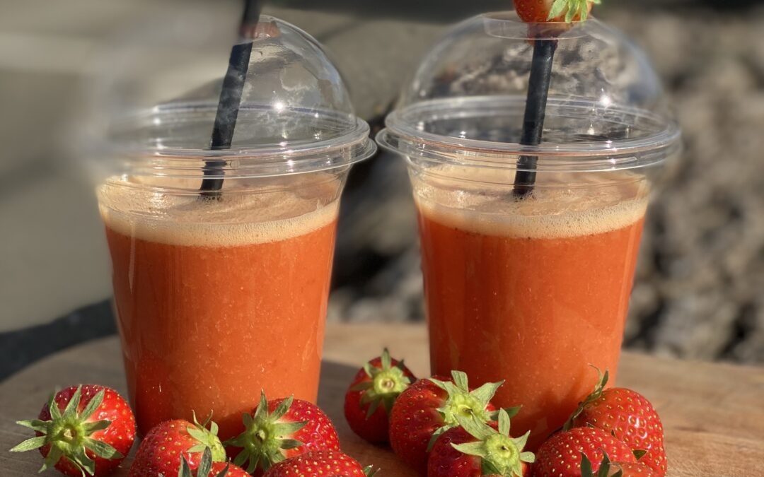 Aardbeien smoothie (mix van aardbeien, banaan, frambozen & verse jus d’orange)